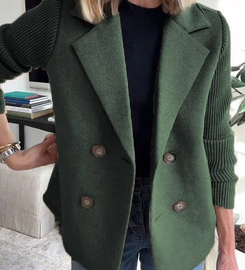 Stilfuld damejakke med dobbeltknap-lukning og elegant pasform