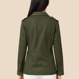 Let og stilren damejakke med klassisk pasform og praktiske lommer
