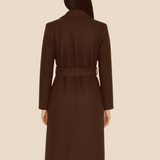 Lang elegant damefrakke i uldlook med bælte og dobbeltradet design