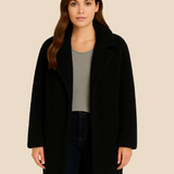 Blød teddy damefrakke i lang model med elegant krave