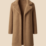 Blød teddy damefrakke i lang model med elegant krave