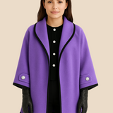 Elegant dameponcho i uldlook med knapdetaljer og løs pasform