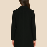 Stilren dobbeltradet damefrakke i uldlook med moderne pasform