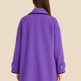 Elegant dameponcho i uldlook med knapdetaljer og løs pasform