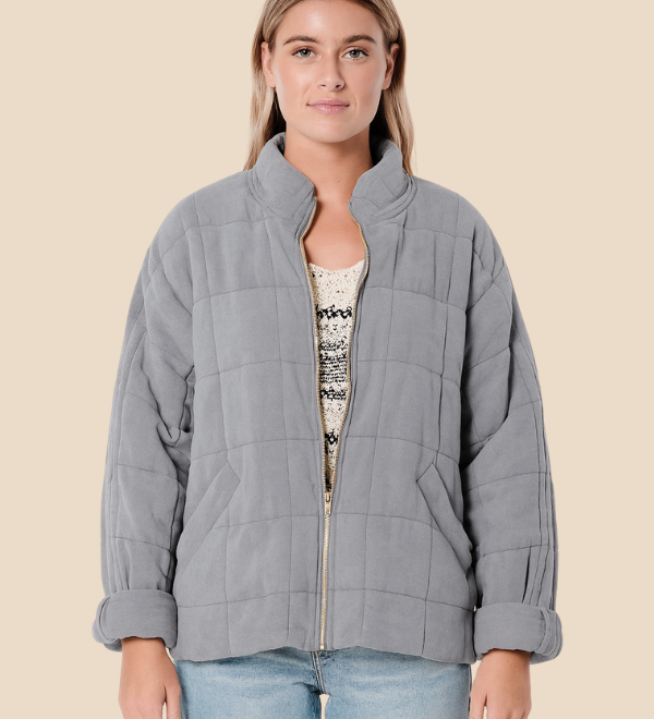 Let quiltet overgangsjakke til kvinder med moderne pasform