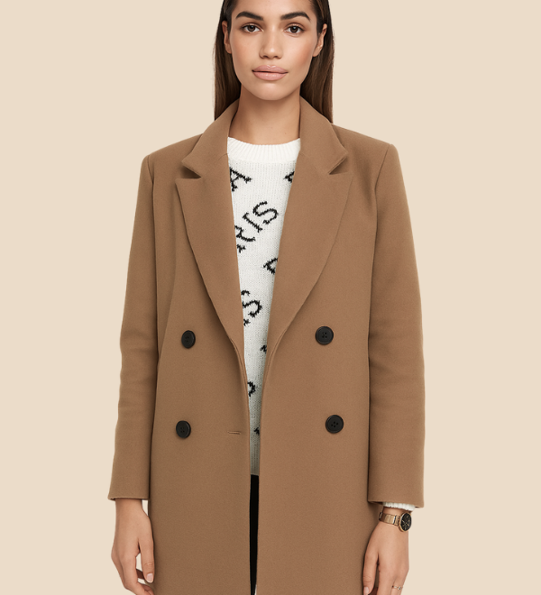 Stilren dobbeltradet damefrakke i uldlook med moderne pasform