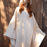 Elegant poncho med hætte og flydende, varm komfort