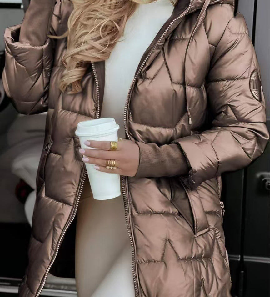 Lang quiltet vinterjakke med hætte – varm, let og elegant