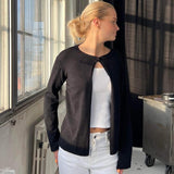 Cardigan med enkel knaplukning og minimalistisk design til kvinder