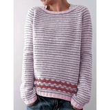 Lyserød og hvid stribet sweater med bølgemønster
