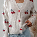 Beige cardigan med kirsebærprint og røde knapper