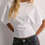 Crop T-shirt med flagermusærmer og tætsiddende talje