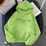 Lilla oversized hættetrøje med “C’EST LA VIE PARIS” tryk