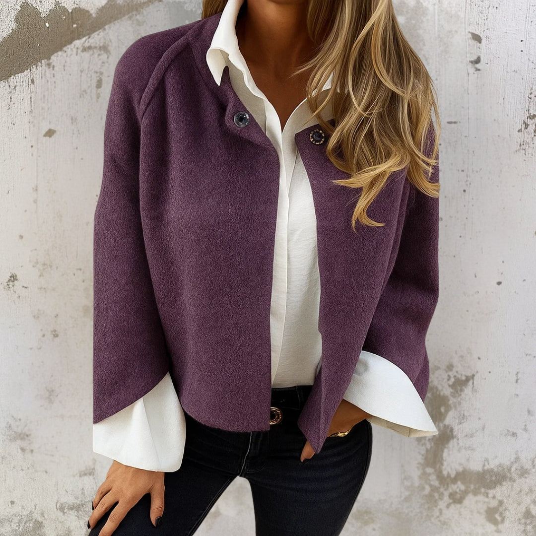 Elegant poncho-cardigan med knaplukning – blød og stilfuld