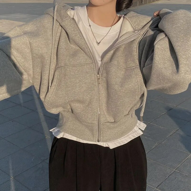Cropped hættetrøje med lynlås og oversized ærmer til kvinder