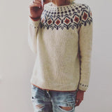 Islandsk-inspireret sweater med mønsterstrik i naturfarver – dame