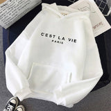 Lilla oversized hættetrøje med “C’EST LA VIE PARIS” tryk