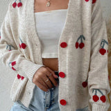 Beige cardigan med kirsebærprint og røde knapper