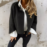 Elegant poncho-cardigan med knaplukning – blød og stilfuld