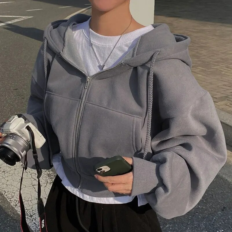 Cropped hættetrøje med lynlås og oversized ærmer til kvinder