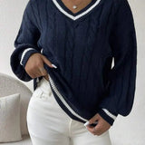 Stribet Kabelstrikpullover med V-udskæring – Stilfuld & Komfortabel