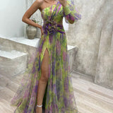 Elegant Asymmetrisk Maxikjole med Slids og Transparent Design