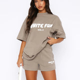 Oversize t-shirt og shorts sæt til afslapning