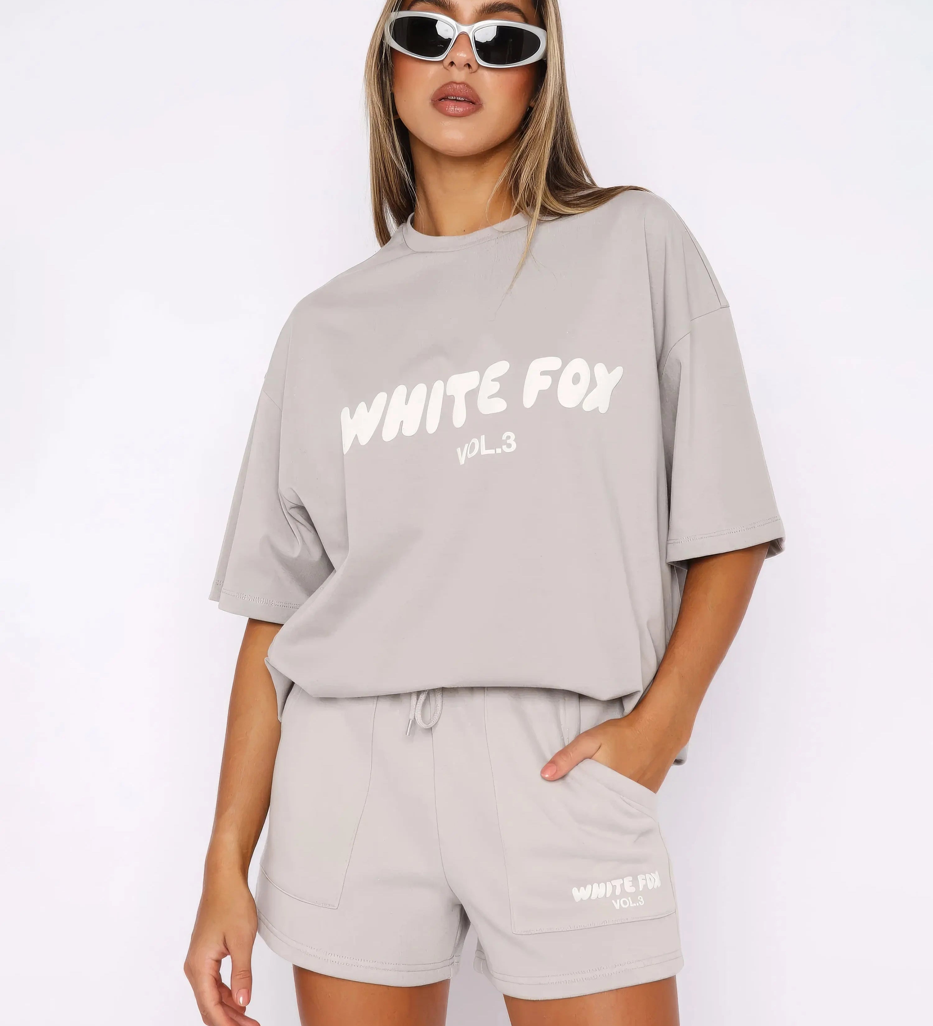 Oversize t-shirt og shorts sæt til afslapning