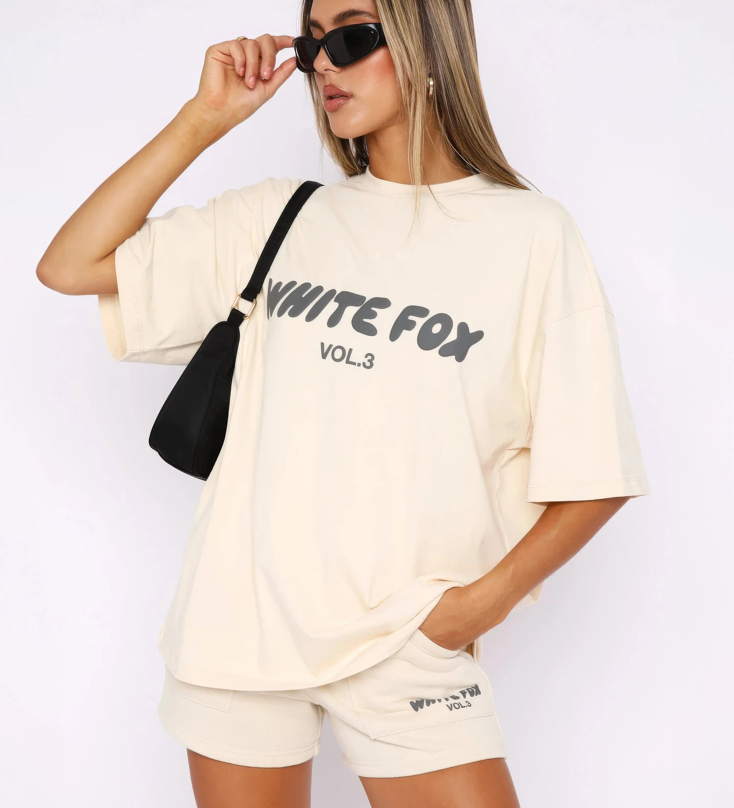 Oversize t-shirt og shorts sæt til afslapning