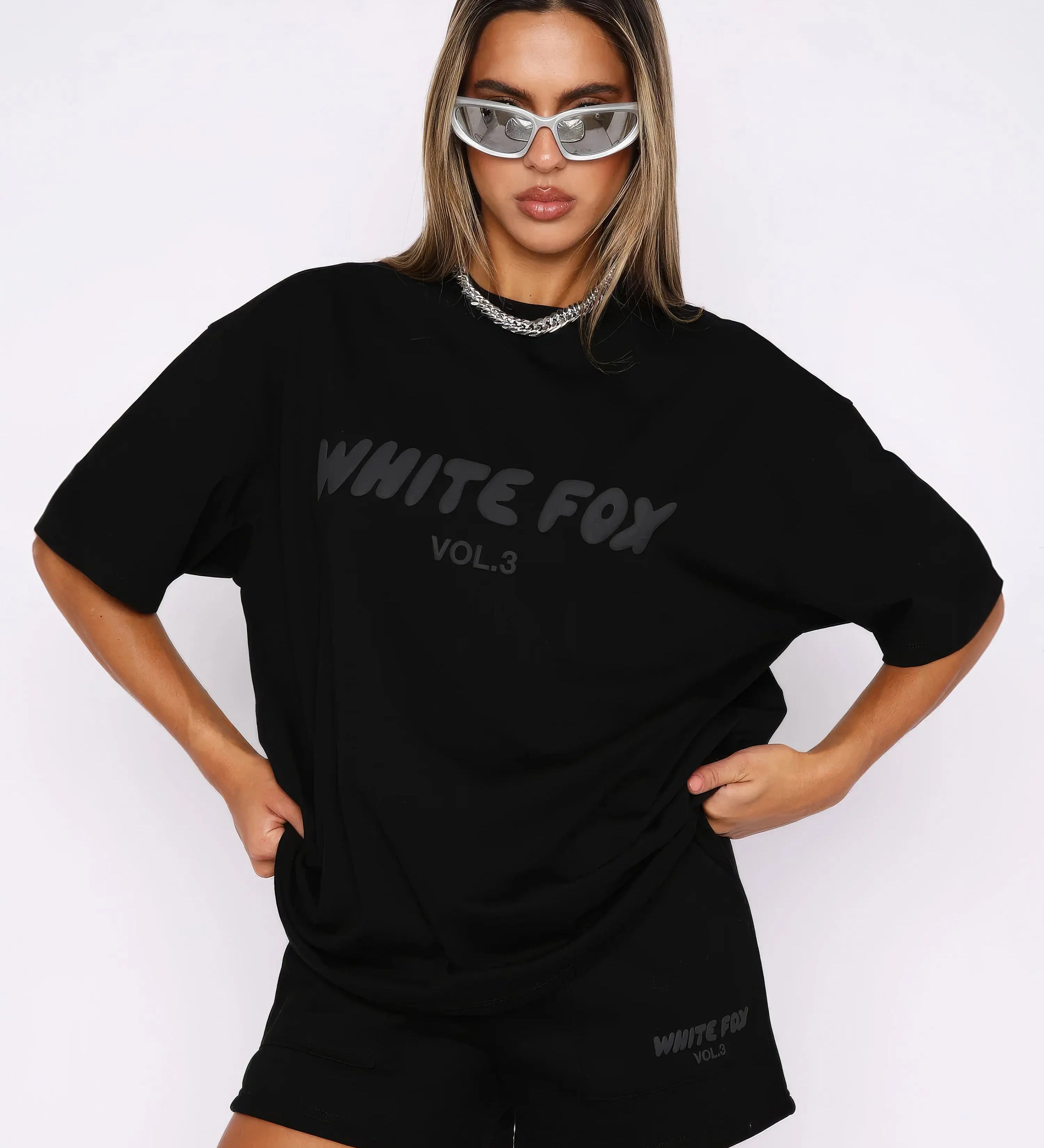 Oversize t-shirt og shorts sæt til afslapning