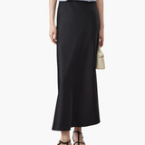 Lang Satin Nederdel med Let Sving – Elegant Silhuet