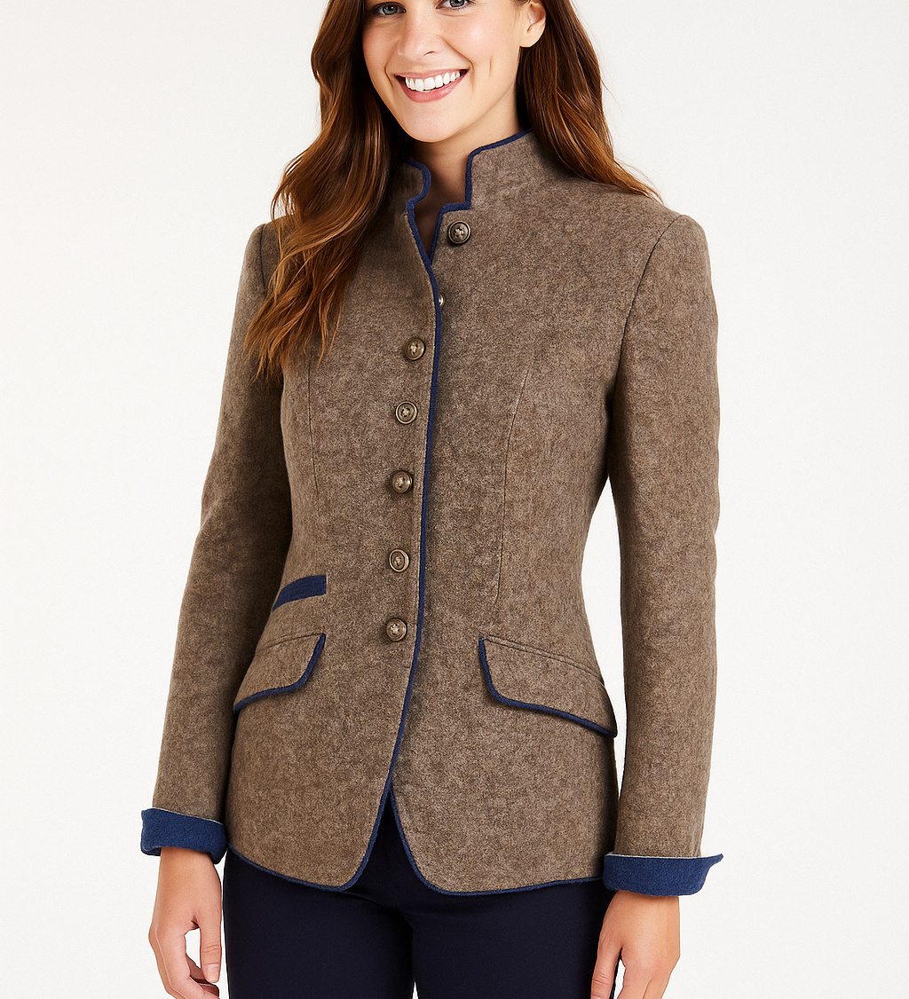 Elegant ståkrave jakke med knapper og blå detaljer