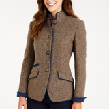 Elegant ståkrave jakke med knapper og blå detaljer