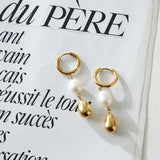 Guld hoop øreringe med perlevedhæng – elegant og moderne design