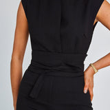 Elegant Ærmeløs Jumpsuit med Bindebælte – Let og Stilfuld