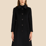 Elegant lang damefrakke i uldlook med klassisk knaplukning