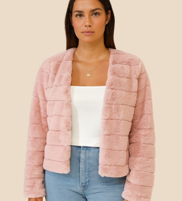 Kort faux fur jakke til kvinder i blødt og luksuriøst pelsklook