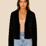 Kort faux fur jakke til kvinder i blødt og luksuriøst pelsklook