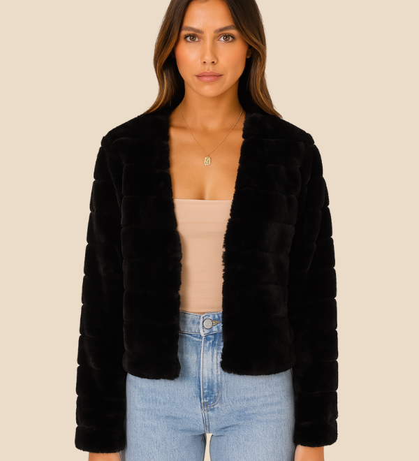 Kort faux fur jakke til kvinder i blødt og luksuriøst pelsklook