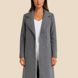 Lang dobbeltradet damefrakke i uldlook med elegant pasform