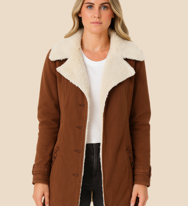 Varm teddyforet damejakke i blød fløjl med elegant krave