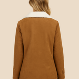 Varm teddyforet damejakke i blød fløjl med elegant krave