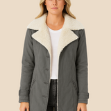 Varm teddyforet damejakke i blød fløjl med elegant krave