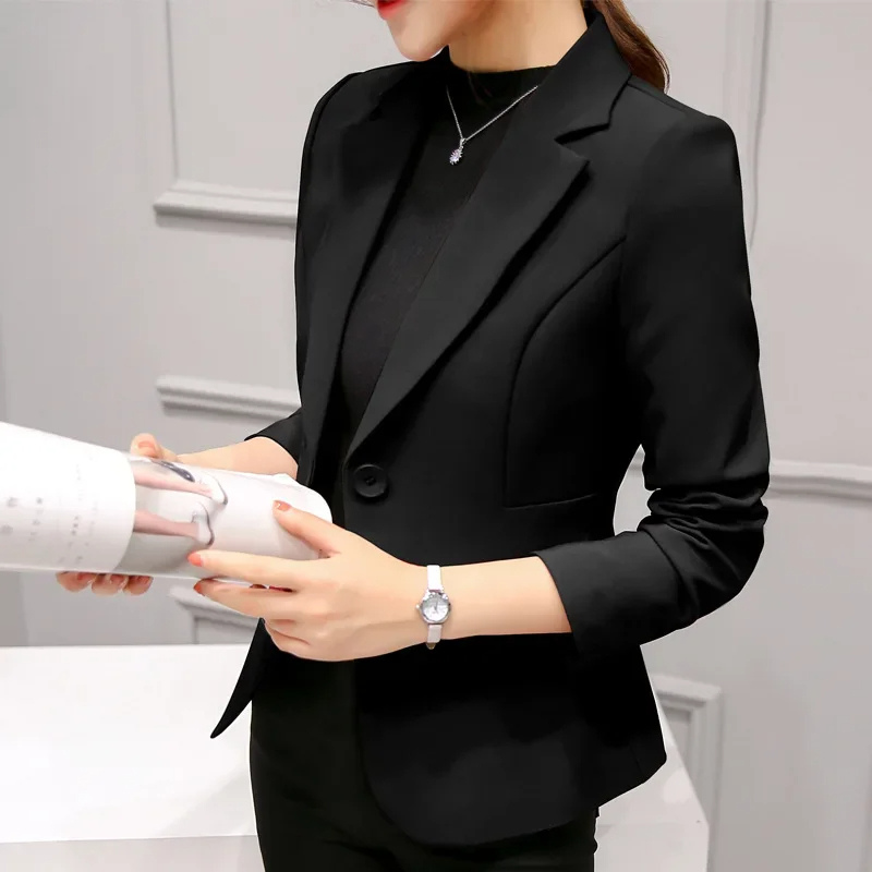 Elegant dame blazer med enkelt knaplukning