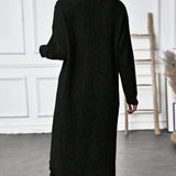 Asymmetrisk strikkjole med slå-om effekt og elegant pasform