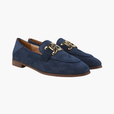 Beige loafers til kvinder med ruskindslook og guldkæde