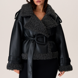 Shearling læderjakke med bælte – varm, luksuriøs og statement
