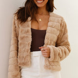 Kort faux fur jakke til kvinder – elegant og blød pelsjakke til hverdag og fest