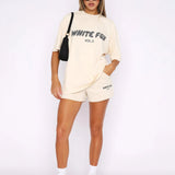 Oversize t-shirt og shorts sæt til afslapning