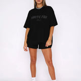 Oversize t-shirt og shorts sæt til afslapning